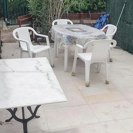 Διαμέρισμα A De 37m² Avec Jardin